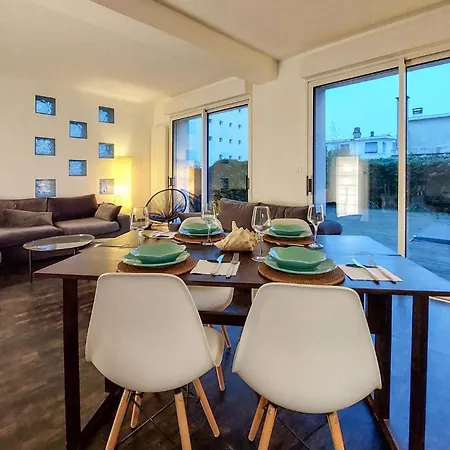 Stunning In With Kitchen Holiday home